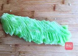 Illustration of how to make spicy and sour lettuce shreds 3