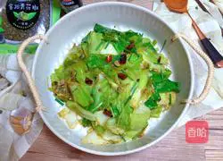 Illustration of how to make hand-shredded cabbage 10