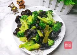 Illustration of how to make scallion oil, fungus and broccoli 8