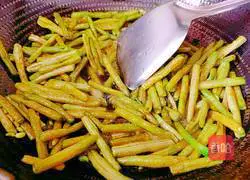  Illustration of how to make stir-fried green beans 8