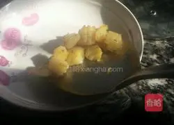 Illustration of how to make wolf tooth potatoes 12