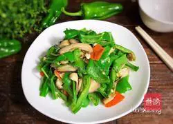 Illustration of how to stir-fry mushrooms with green pepper 15