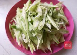 Illustration of home-style fried beans with shredded potatoes 3