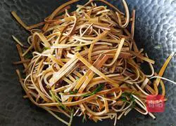 Illustration of how to mix black bean skin 10