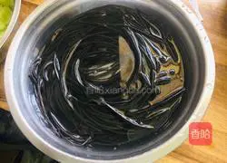 Illustration of how to make spinach with fern root powder 1