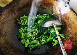 Illustration of how to make garlic cabbage 6