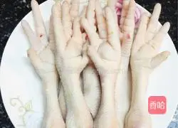 Illustration of how to make cold chicken feet 1