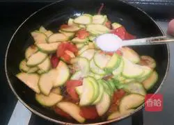 Illustration of how to stir-fry zucchini with tomatoes 13