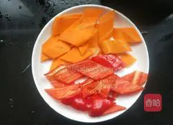 Illustration of how to make lotus pond stir-fry 5