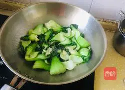 Illustration of how to make stir-fried rapeseed 3
