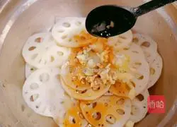 Illustration of how to make cold lotus root slices 7
