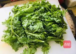 Illustration of how to make stir-fried chrysanthemum 2