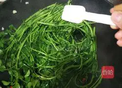 Illustration of how to make garlic watercress 8