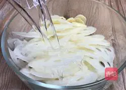Illustration of how to make fried lotus root slices 2