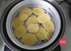 Potato and lotus root cake recipe illustration 3