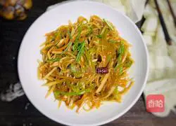 Illustration of how to make stir-fried three shredded silkworms 13