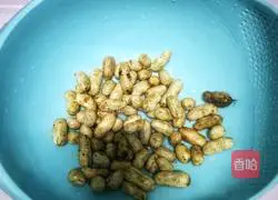 Illustration of how to make boiled peanuts 1