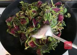 Illustration of how to make garlic shrimp skin and red amaranth 9