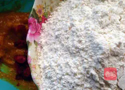 Illustration of how to make pumpkin hair cake 4