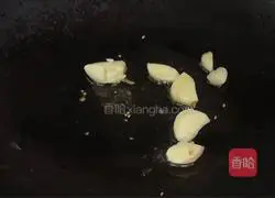 Stir-fried broccoli with black fungus Practice illustration 4