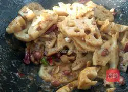 Illustration of how to make spicy hotpot lotus root slices 14