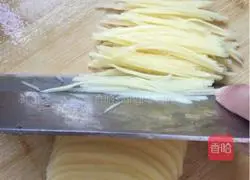 Illustration of how to make cold spicy potato shreds 2