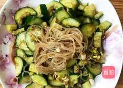 Illustration of home-style cucumber mixed with vermicelli 7