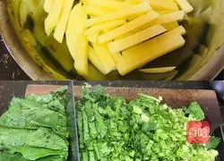 Illustration of how to make cabbage and stewed potatoes 2