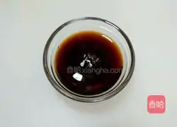 Illustration of how to pour Sanqi Dun in sauce 5