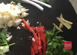 Illustration of how to stir-fry cabbage and vermicelli 2