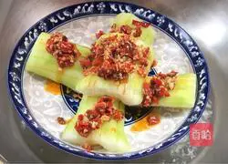 Illustration of how to make steamed winter melon with garlic and red oil chili sauce 10