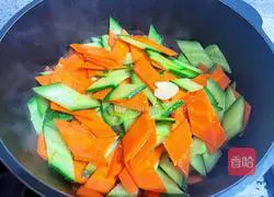 Illustration of how to make cucumbers and carrots 8