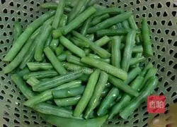 Sauteed red pepper with long sauce Illustration of how to make beans 3