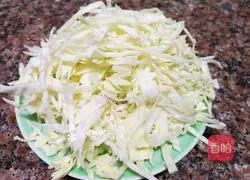 Illustration of how to make stir-fried vermicelli with cabbage 3