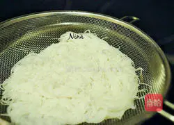 Vietnamese Spring Roll Recipe Illustration 2