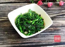 Illustration of how to make minced garlic and wild celery 1