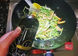 Illustration of Refreshing Stir-fried Dried Artemisia 8