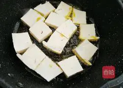 Illustration of how to cook wormwood tofu 7