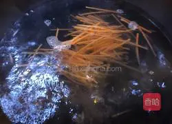 Illustration of how to make cold shredded potatoes 7