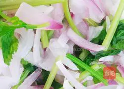 Illustration of how to make beef with onions 8