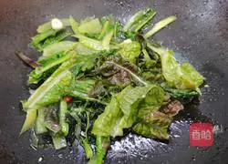 Illustration of how to make garlic lettuce 8