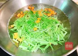 Illustration of how to mix celery and flower kernels 11