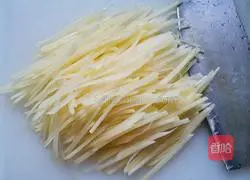 Illustration of how to make vinegar-coated potato shreds 2