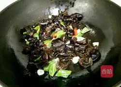 Illustration of how to make stir-fried fungus 5