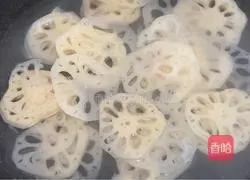 Illustration of how to make stir-fried lotus root slices 2