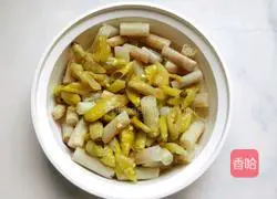 Illustration of how to make lemon pickled pepper and lotus root strips 11