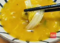 Illustration of how to make baby cabbage in golden soup 7