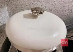 Illustration of how to make scallion oil chicken legs 4