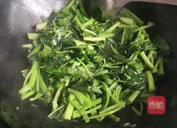 Refreshing Illustration of how to make water spinach 4