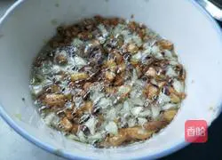 Garlic Illustration of how to make Rong vermicelli and baby vegetables 9